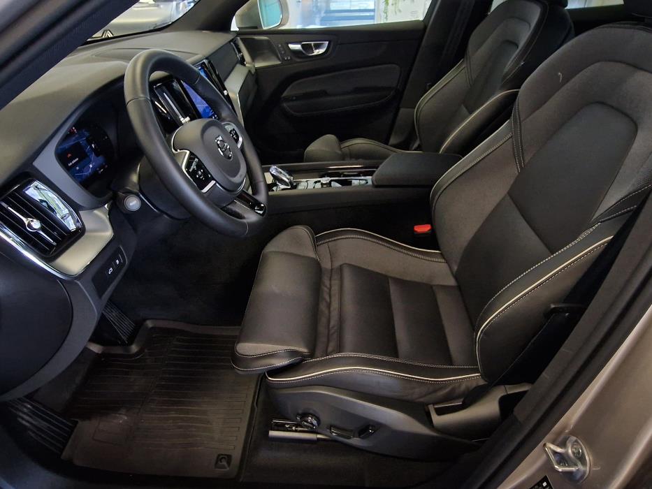 VOLVO XC60 2025