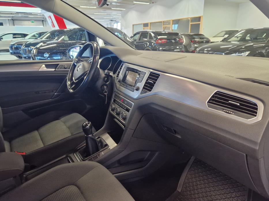 VOLKSWAGEN Golf Sportsvan 2015