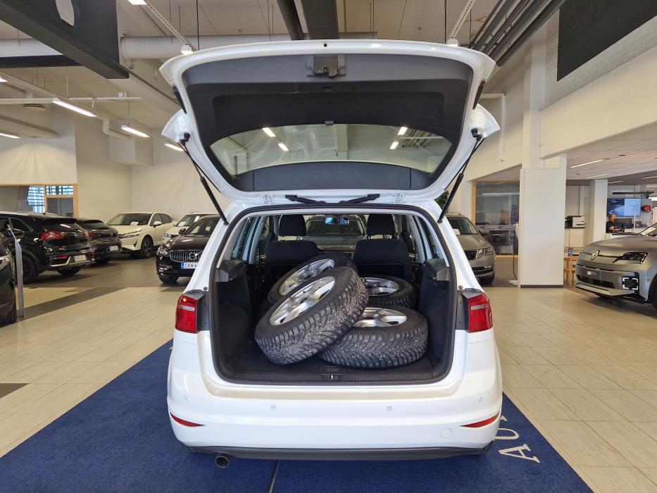VOLKSWAGEN Golf Sportsvan 2015
