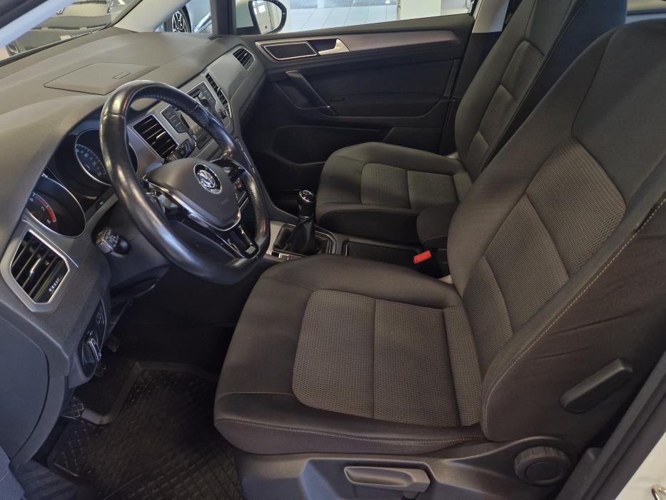 VOLKSWAGEN Golf Sportsvan 2015
