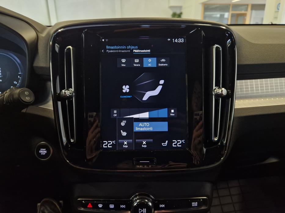 VOLVO XC40 2024