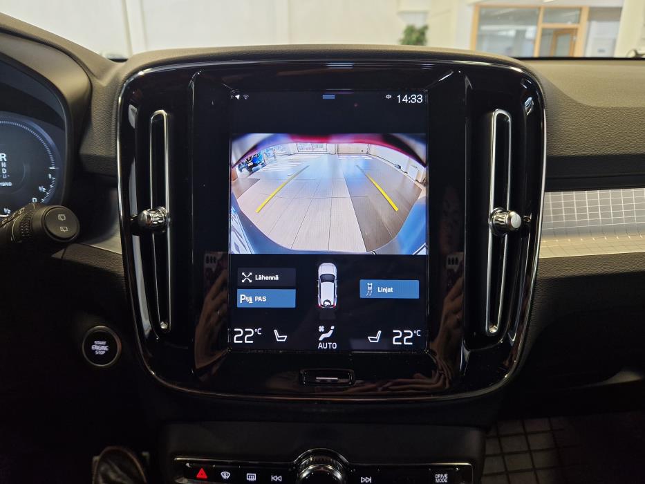 VOLVO XC40 2024