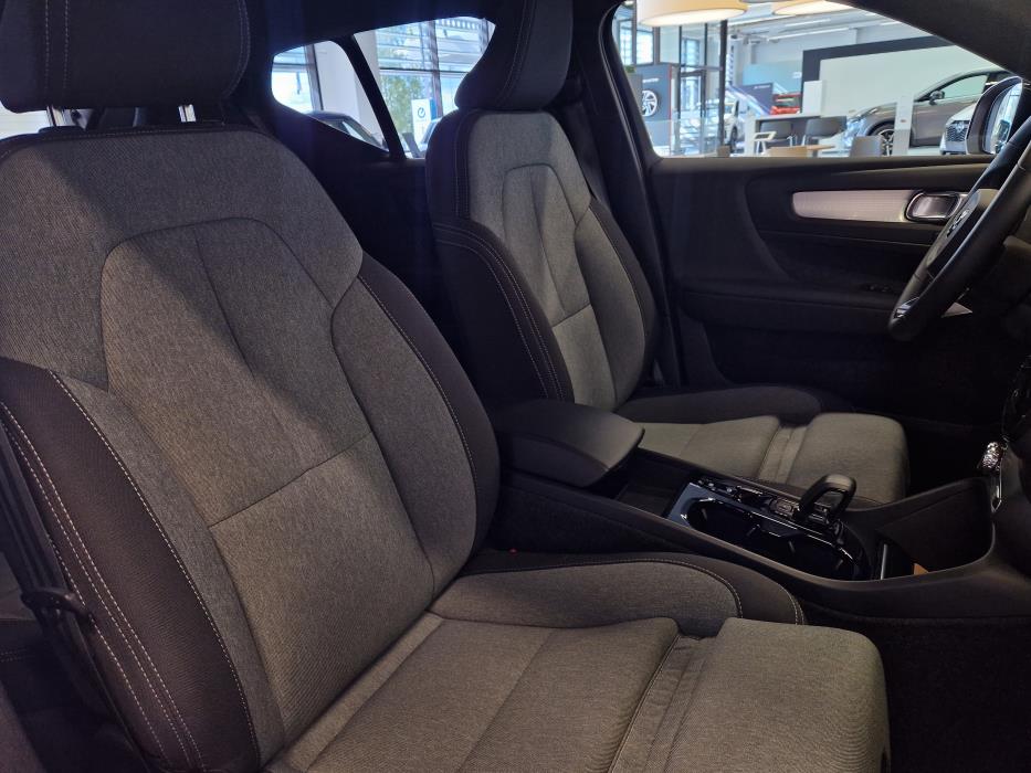 VOLVO XC40 2024