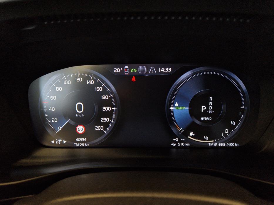 VOLVO XC40 2024