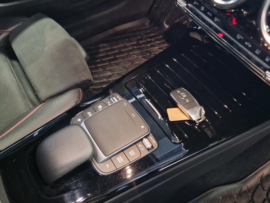 MERCEDES-BENZ A 2021