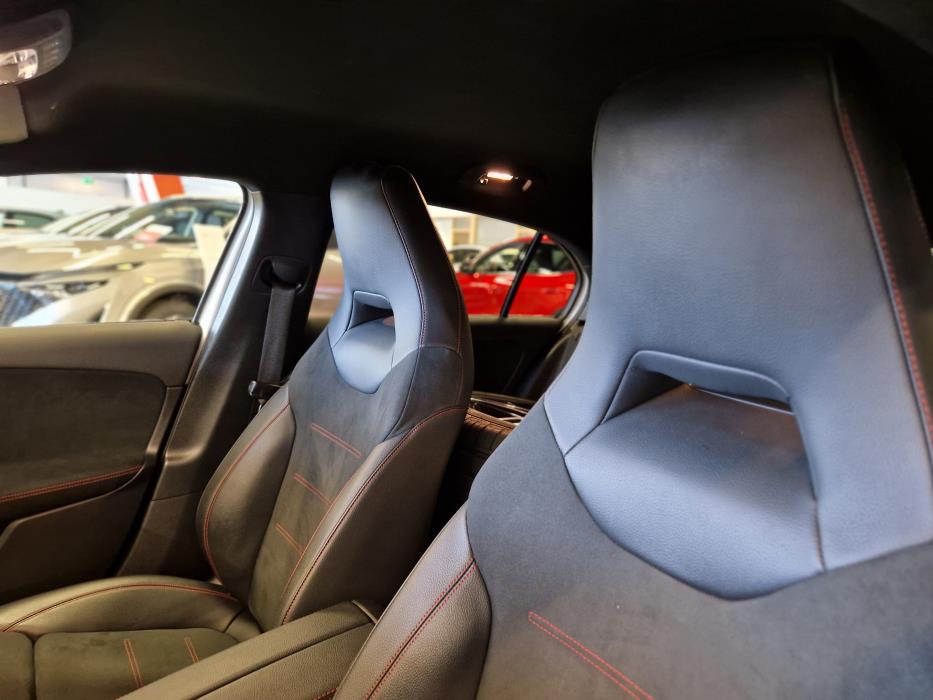 MERCEDES-BENZ A 2021