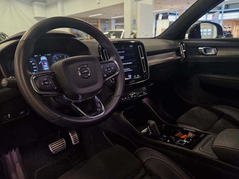VOLVO XC40 2022