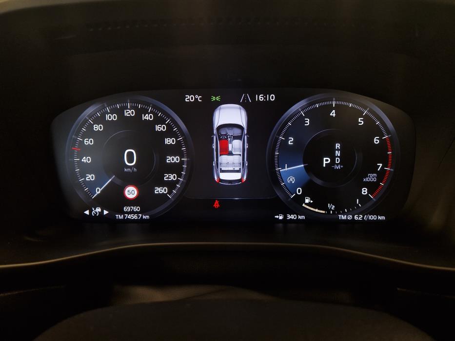 VOLVO XC40 2022