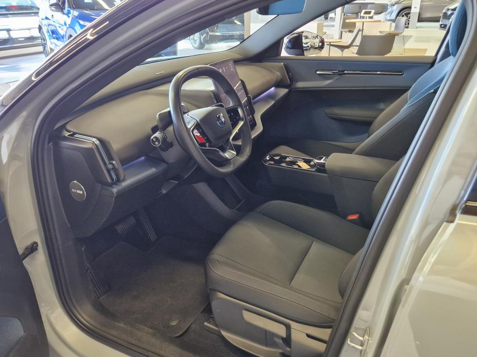 VOLVO EX30 2024