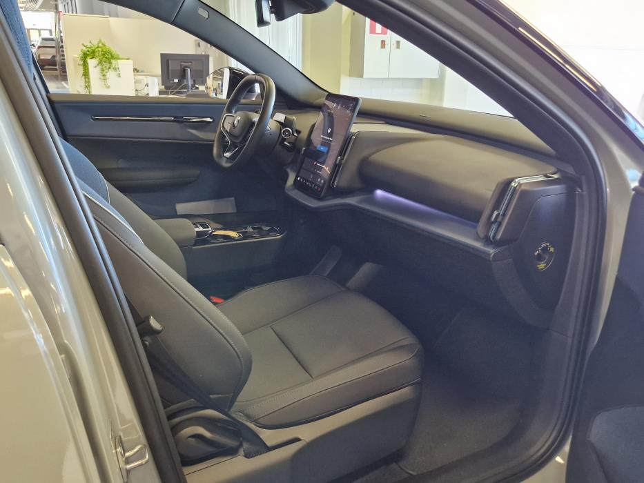 VOLVO EX30 2024