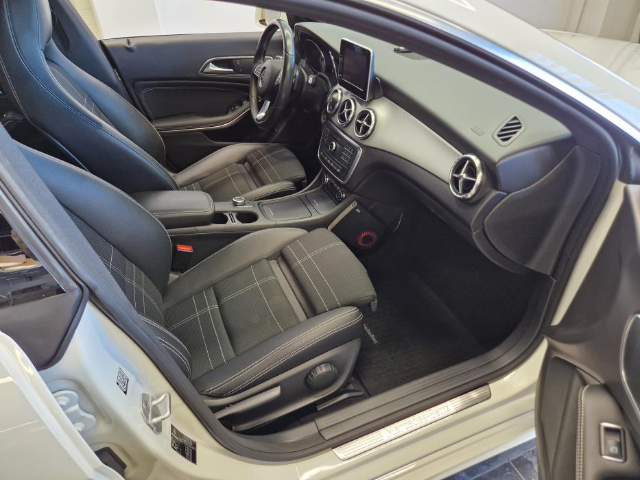 MERCEDES-BENZ CLA 2016
