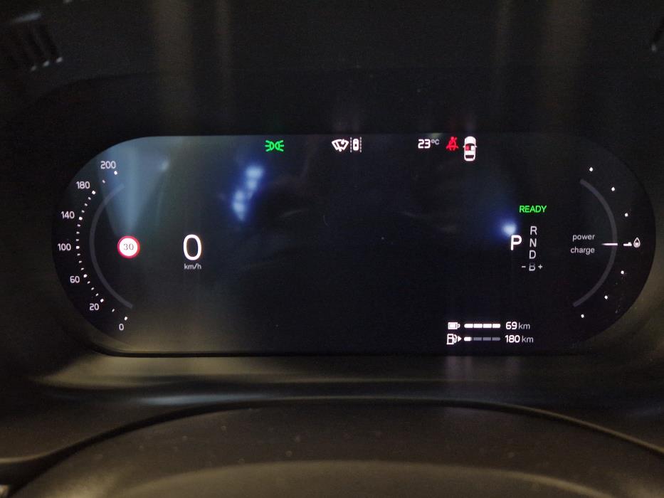 VOLVO XC60 2025