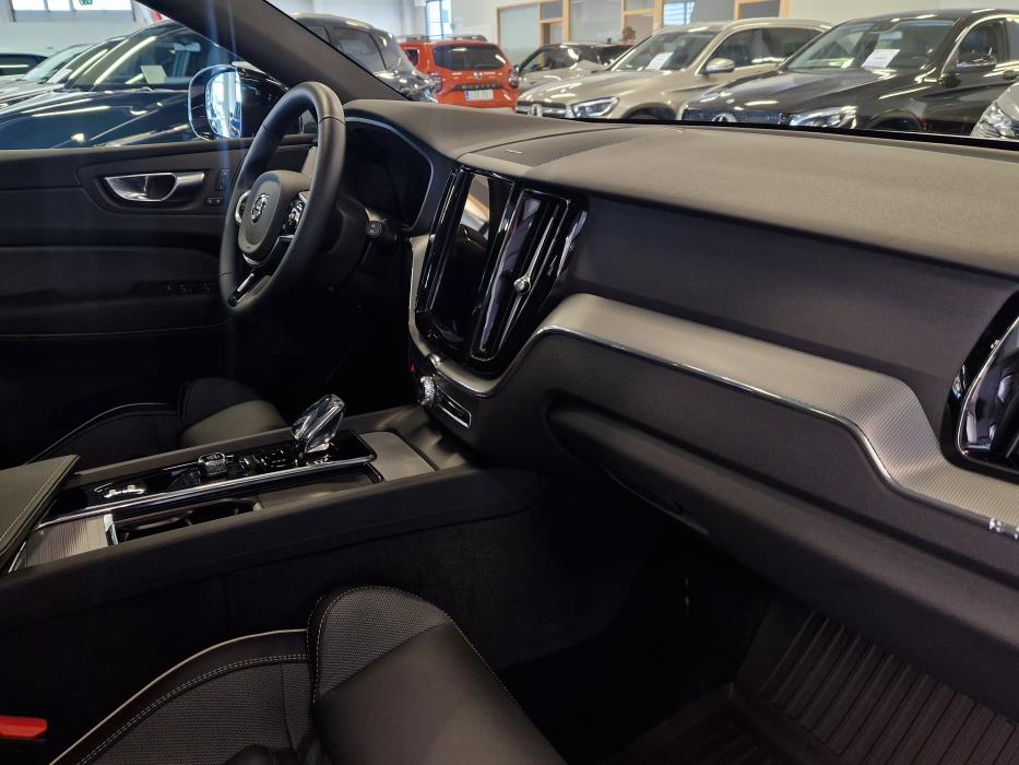 VOLVO XC60 2025