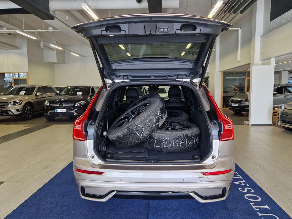 VOLVO XC60 2025
