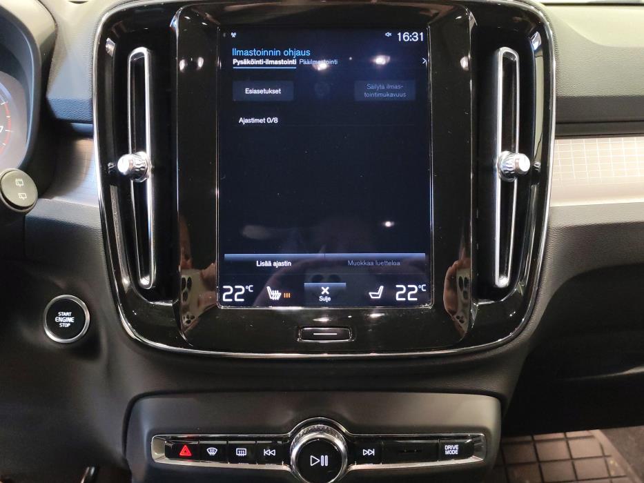 VOLVO XC40 2020