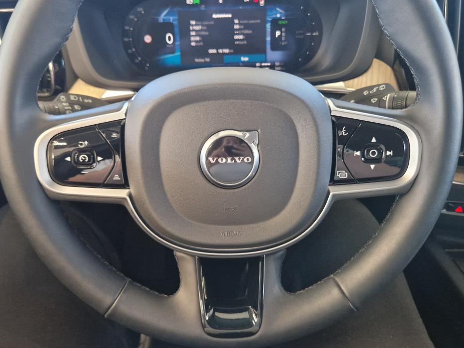 VOLVO XC60 2026