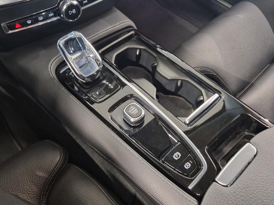 VOLVO V60 2022