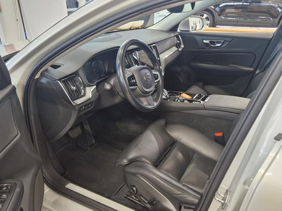 VOLVO V60 2022