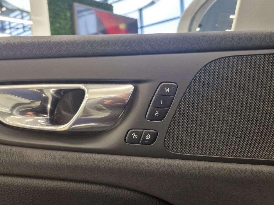 VOLVO V60 2022