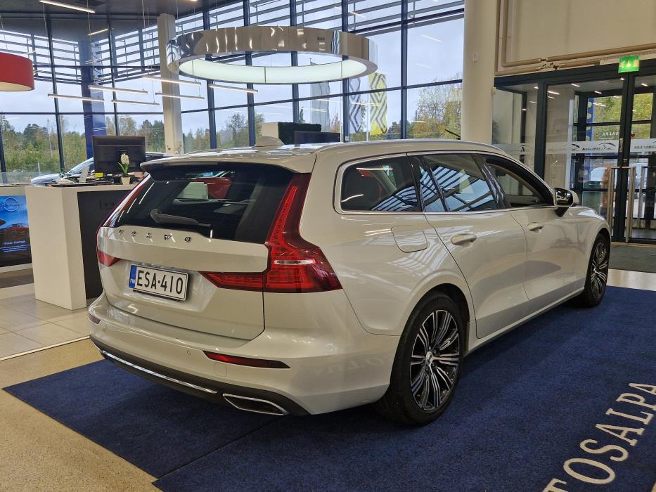 VOLVO V60 2022
