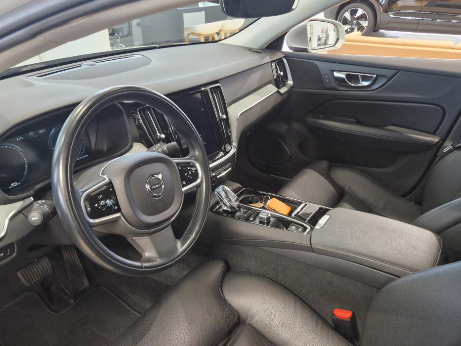 VOLVO V60 2022