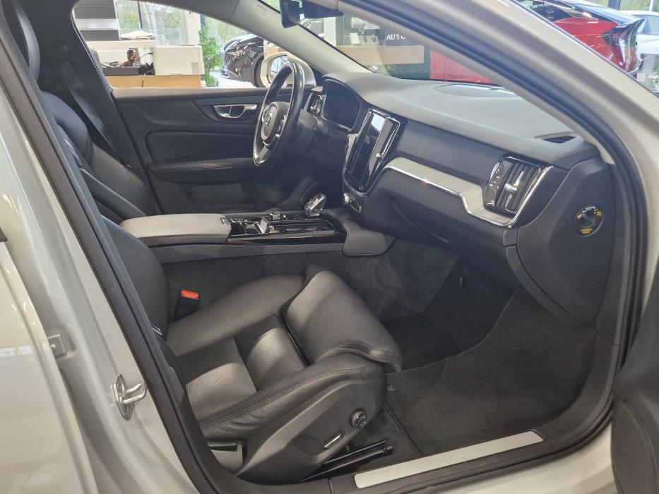 VOLVO V60 2022