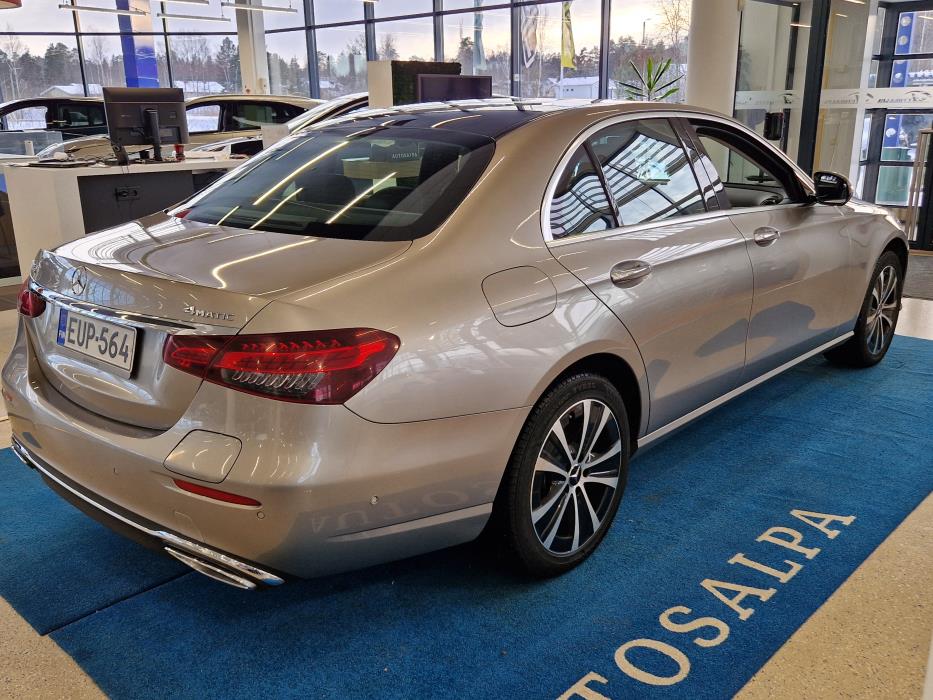 MERCEDES-BENZ E 2023