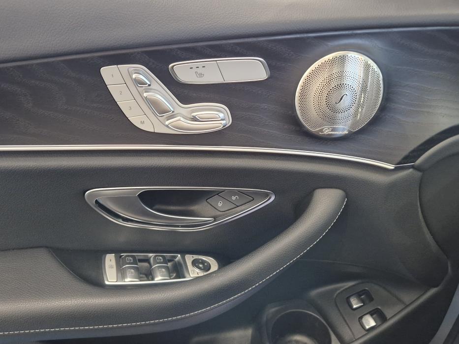 MERCEDES-BENZ E 2023