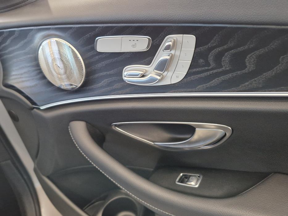 MERCEDES-BENZ E 2023