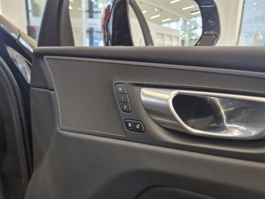 VOLVO XC60 2024