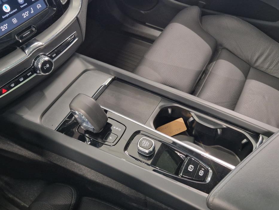 VOLVO XC60 2024