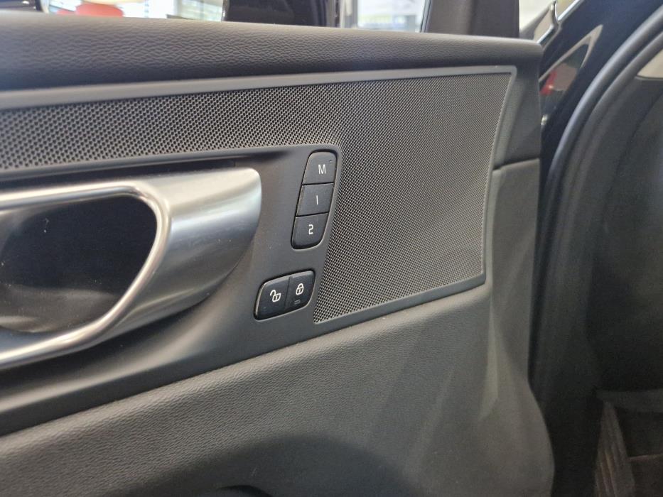 VOLVO XC60 2024