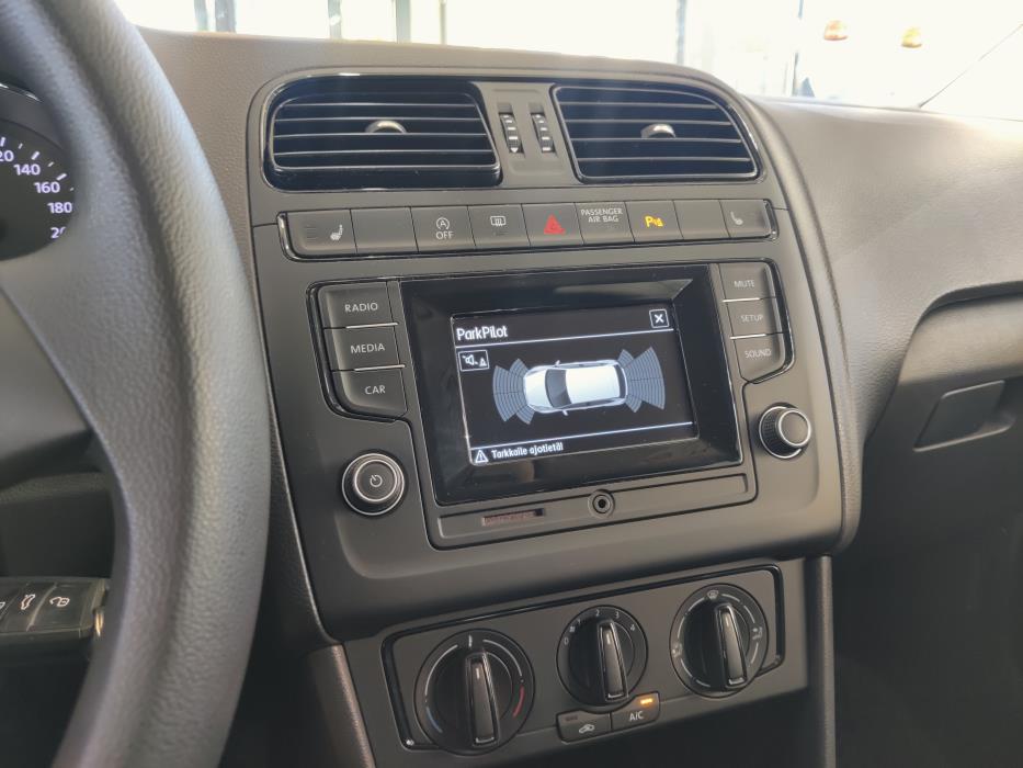 VOLKSWAGEN Polo 2016