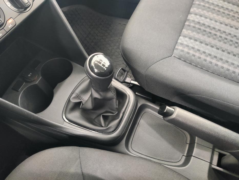 VOLKSWAGEN Polo 2016