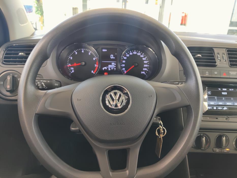VOLKSWAGEN Polo 2016