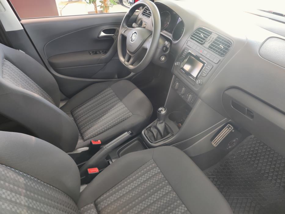 VOLKSWAGEN Polo 2016