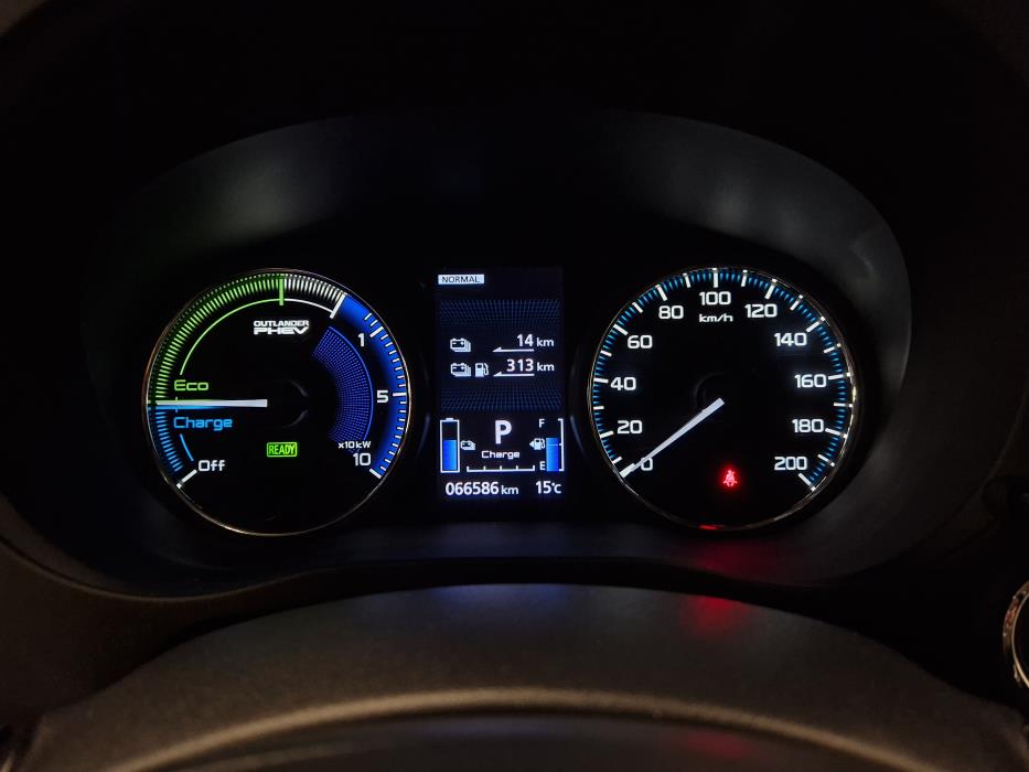 MITSUBISHI Outlander PHEV 2020