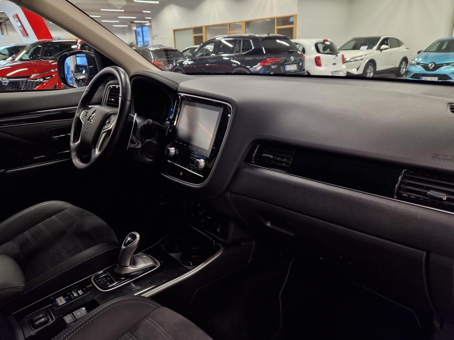 MITSUBISHI Outlander PHEV 2020