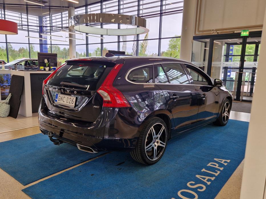 VOLVO V60 2015
