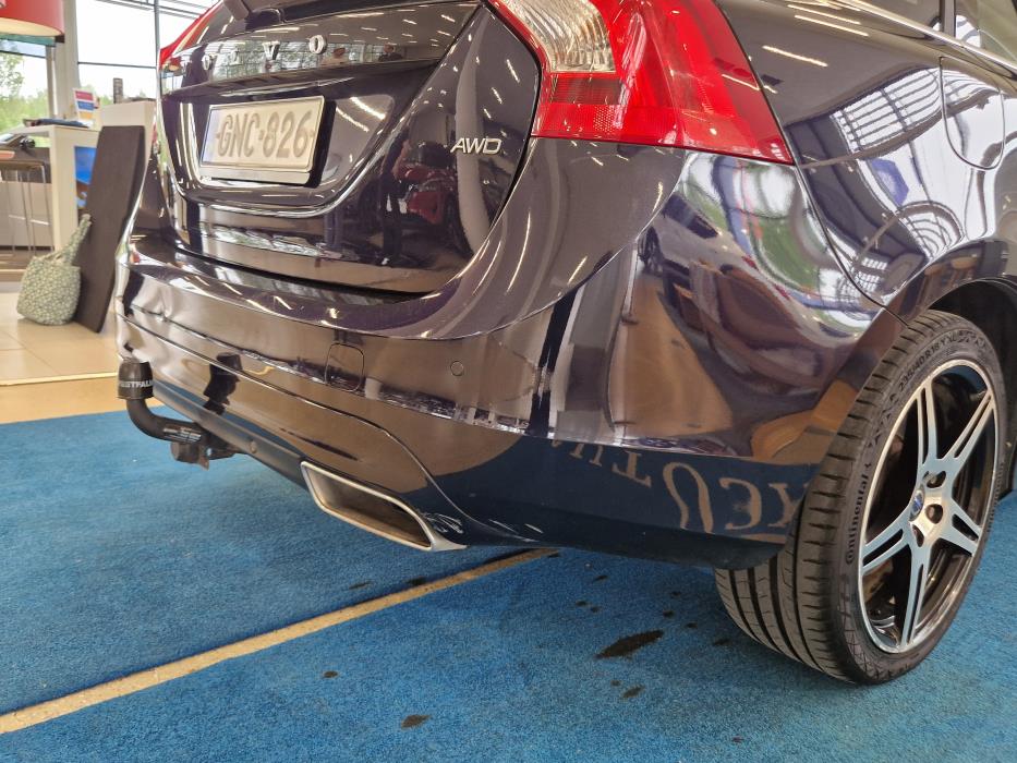 VOLVO V60 2015