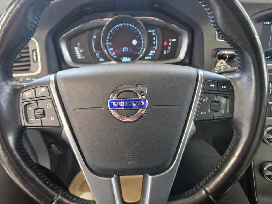 VOLVO V60 2015