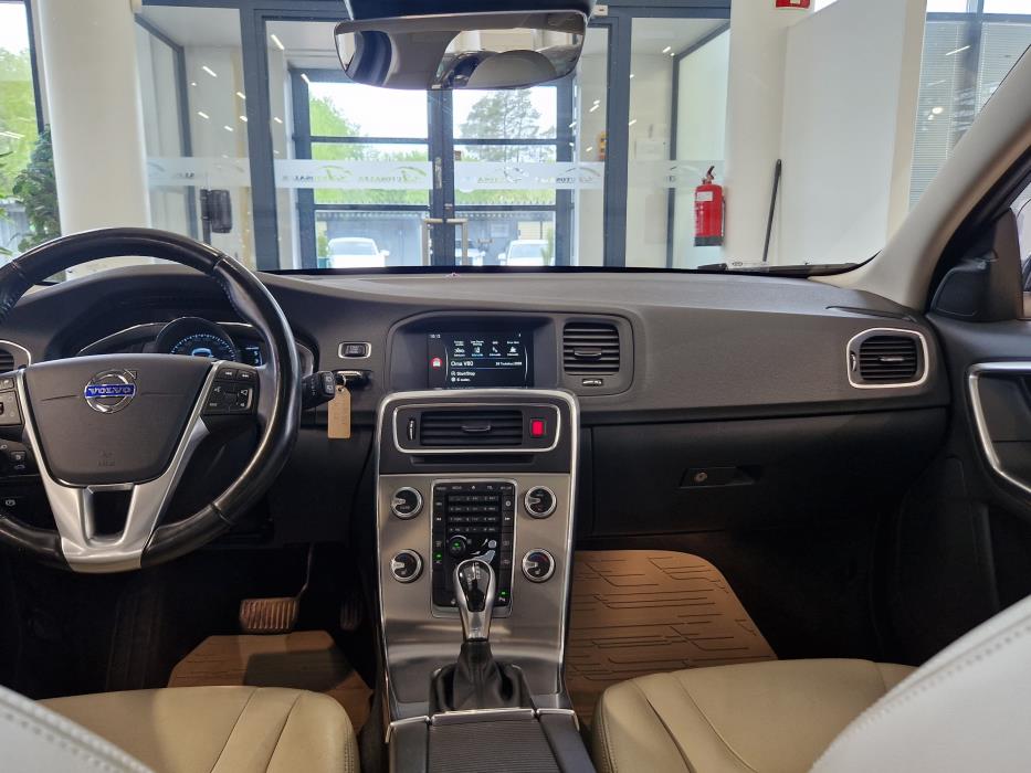VOLVO V60 2015