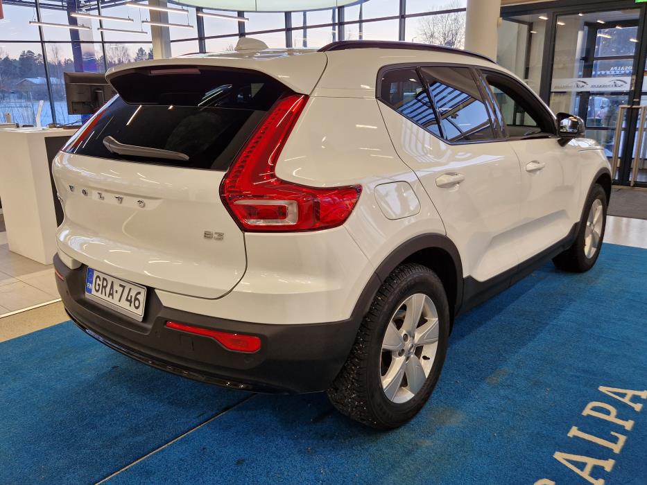 VOLVO XC40 2025