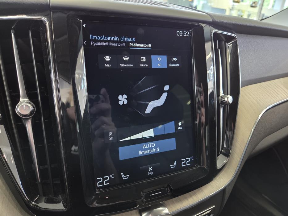 VOLVO XC60 2018