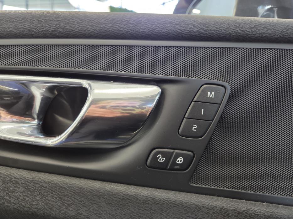 VOLVO XC60 2018