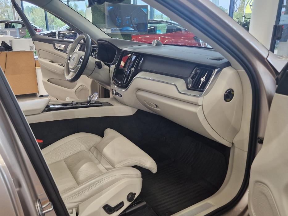 VOLVO XC60 2024