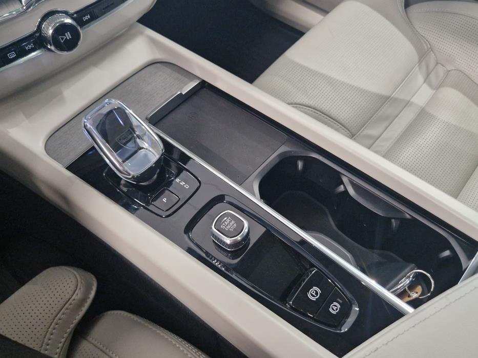 VOLVO XC60 2024