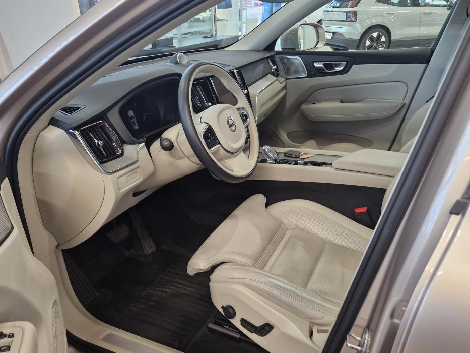 VOLVO XC60 2024