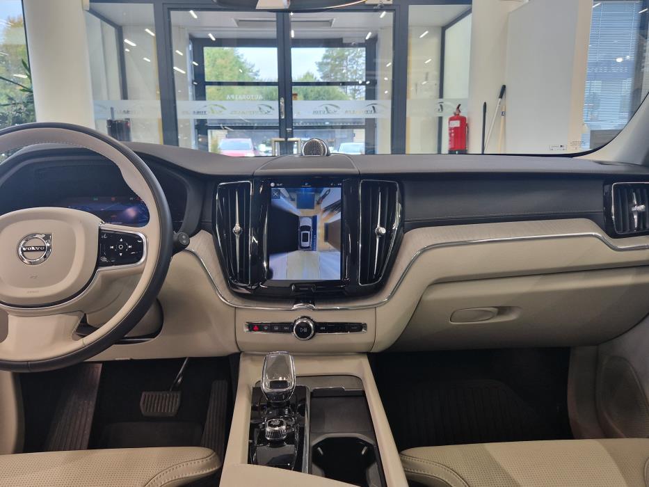 VOLVO XC60 2024