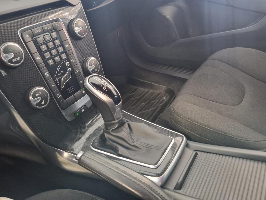 VOLVO V40 2017